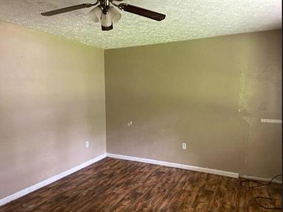4th image of 208 Victoria Way
