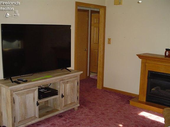 5th image of 606 E Yeasting St