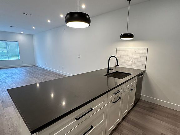 4th image of 2631 W Oxford St #2