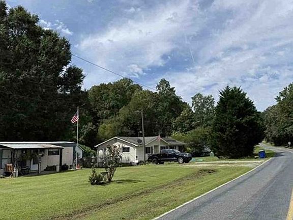 Exterior Neighborhood (street photo)