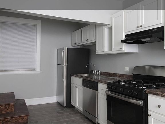 3rd image of 334 S Austin Blvd APT B