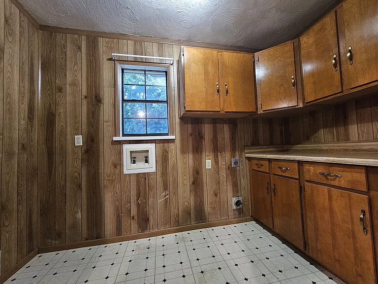 237 N Murphy Rd — Photo 9