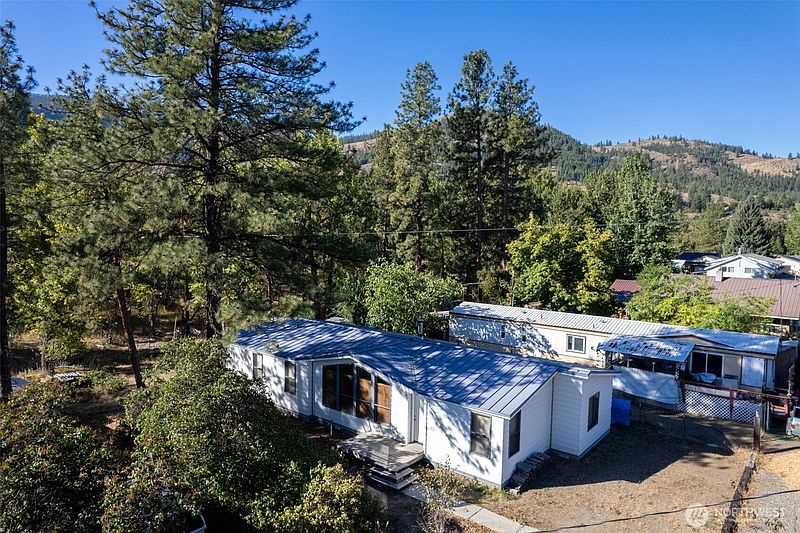 3rd image of 1221 Riverside Avenue
