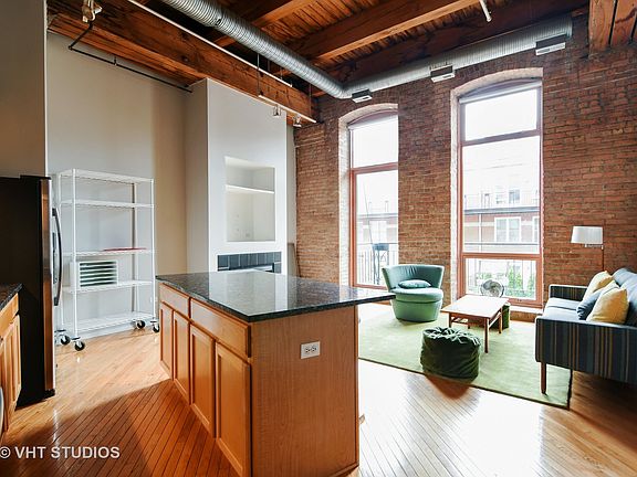 4th image of 360 W Illinois St APT 204