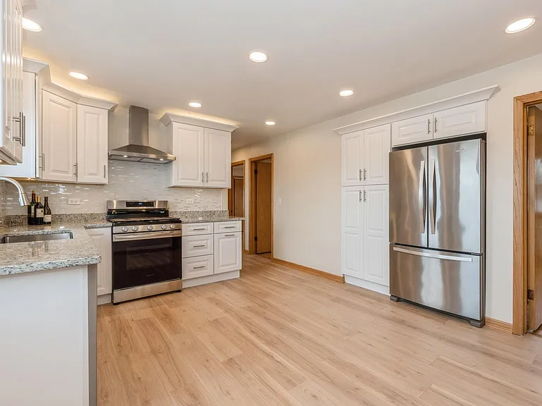 8108 N Oriole Ave #2 — Photo 3