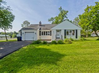 677 Thompsonville Rd, Suffield, CT 06078