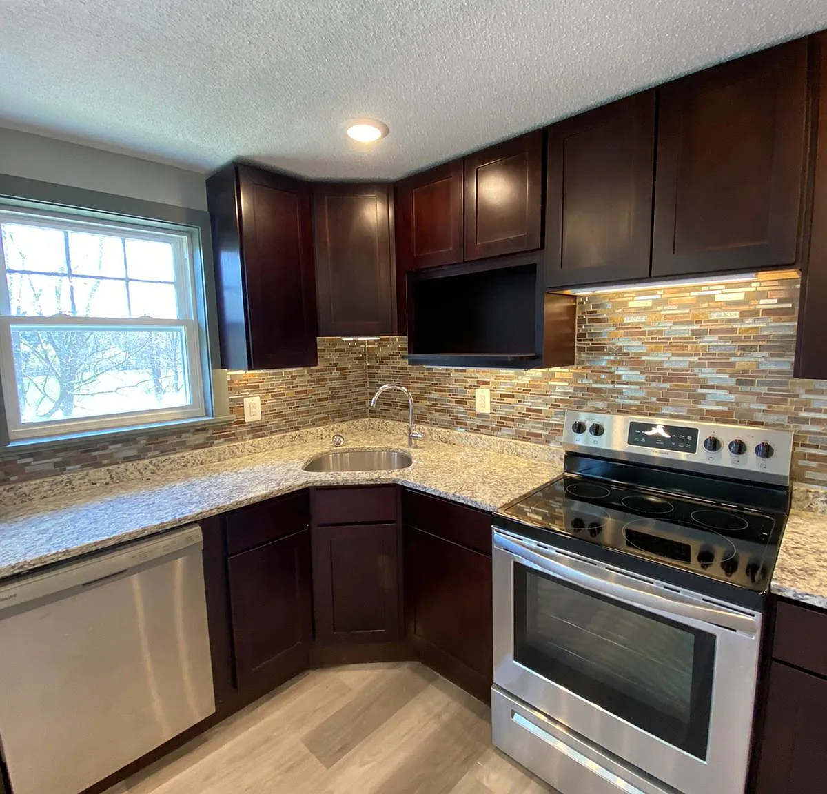2 bed, 950 sqft, $1,650 — Photo 2