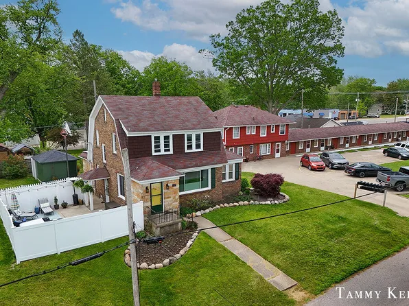 1159 S Shore Dr, Holland, MI 49423