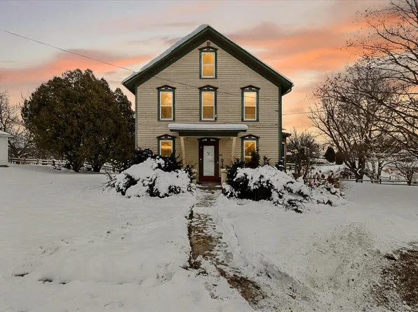 305 Sheldon St, Cambridge, WI 53523