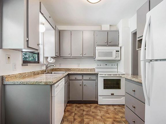 4th image of 3606 S Clark Ave