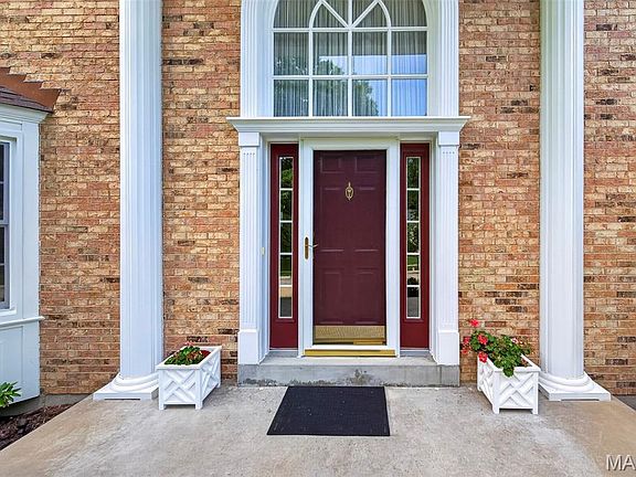 5th image of 18126 Edgewood Cir