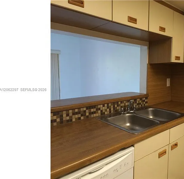 Kenland Pointe Condo Iii — Photo 3