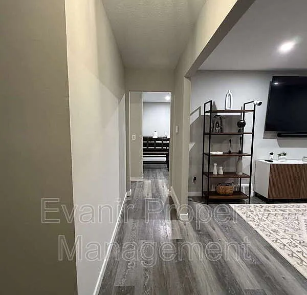 11884 Hamden Dr — Photo 22