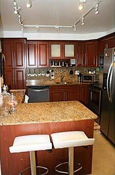 2nd image of 300 Bayview Dr APT 606