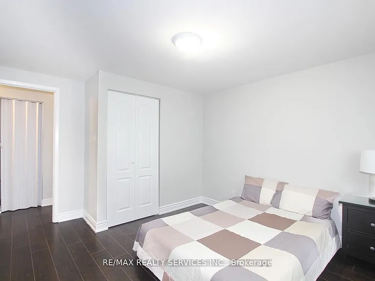185 Earnscliffe Cir — Photo 33