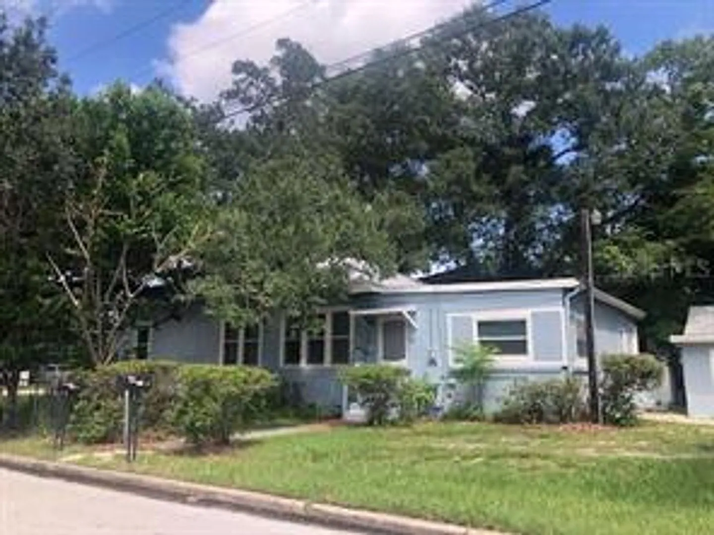 1 Bedroom / 1 Bath in Sanford Available Now! — Photo 2