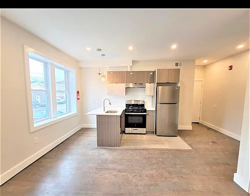 535 Hawthorne Ave #306 Photo 1