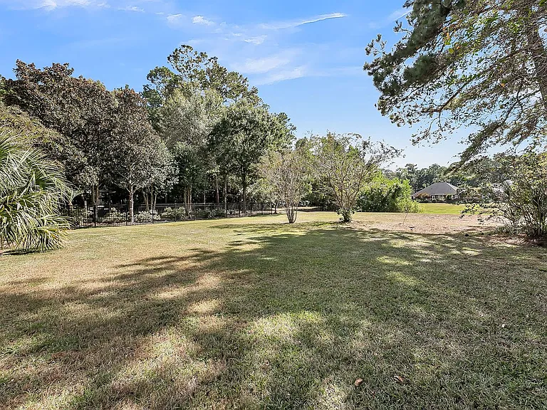 8725 Evangeline Dr — Photo 32