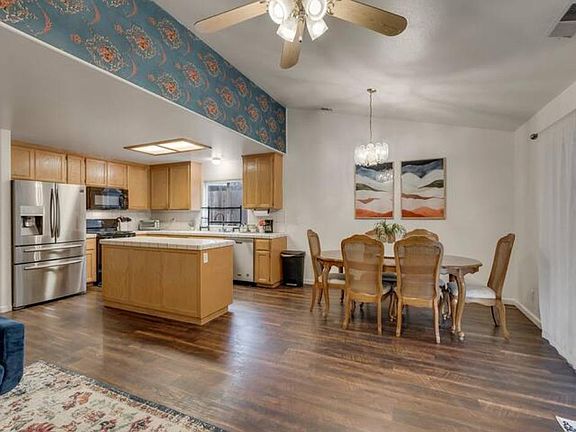 In our well-equipped kitchen, treat yourself to a delicious meal! This area is a common one used by other guests.