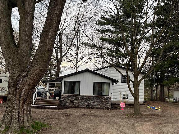 3rd image of 7252 Douglas Rd