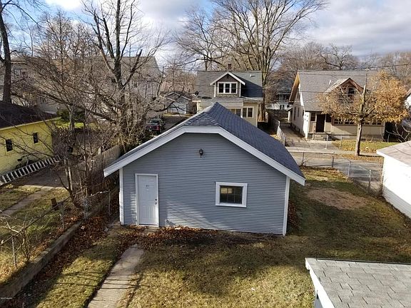 2nd image of 1027 Fuller Ave SE