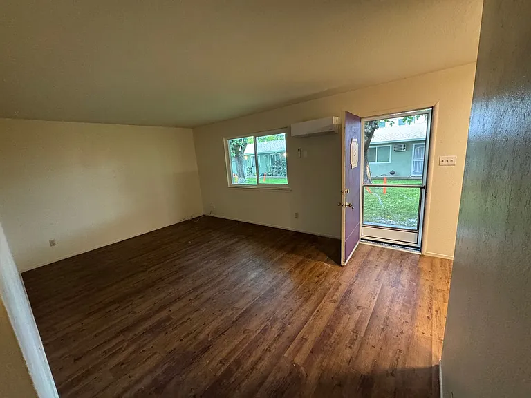 Mulberry Court Apartments — Photo 5