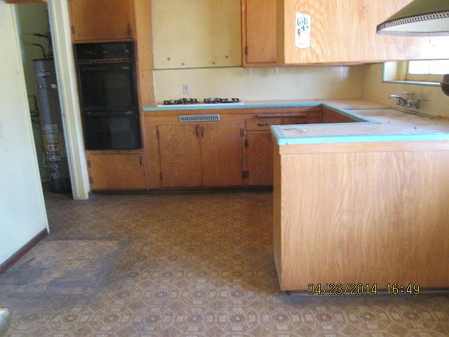 2nd image of 555 E 40th St