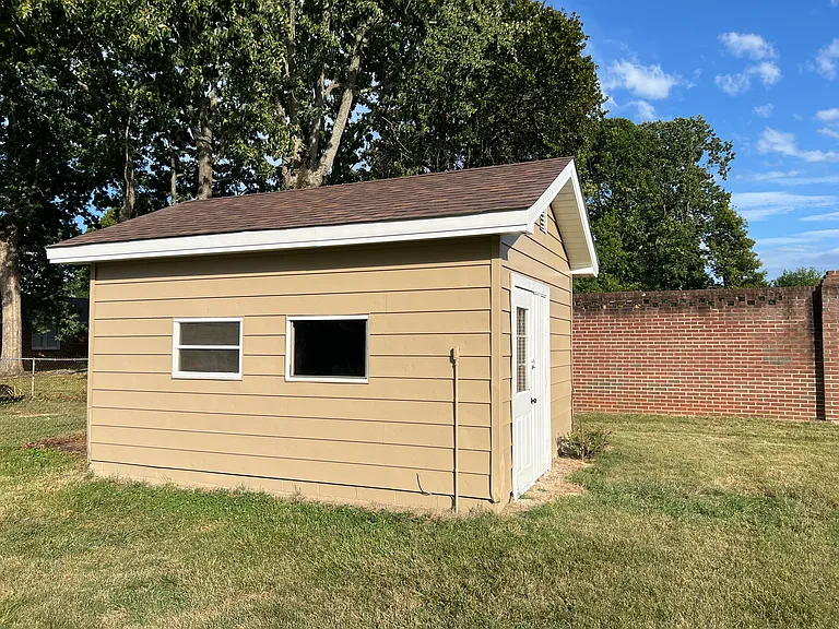 310 Scotland Dr — Photo 3