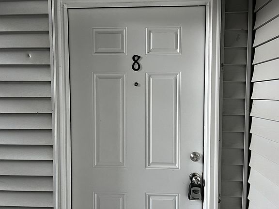 2nd image of 4 Lexington Hl Unit 7