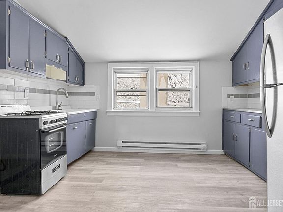 3rd image of 211-211 N 13th St #3