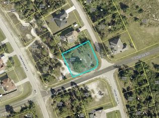 696/698 Creuset Ave S, Lehigh Acres, FL 33974