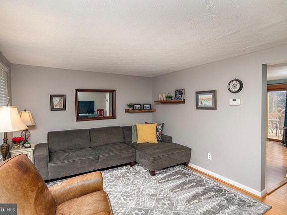 3rd image of 1482 Breezewood Ct