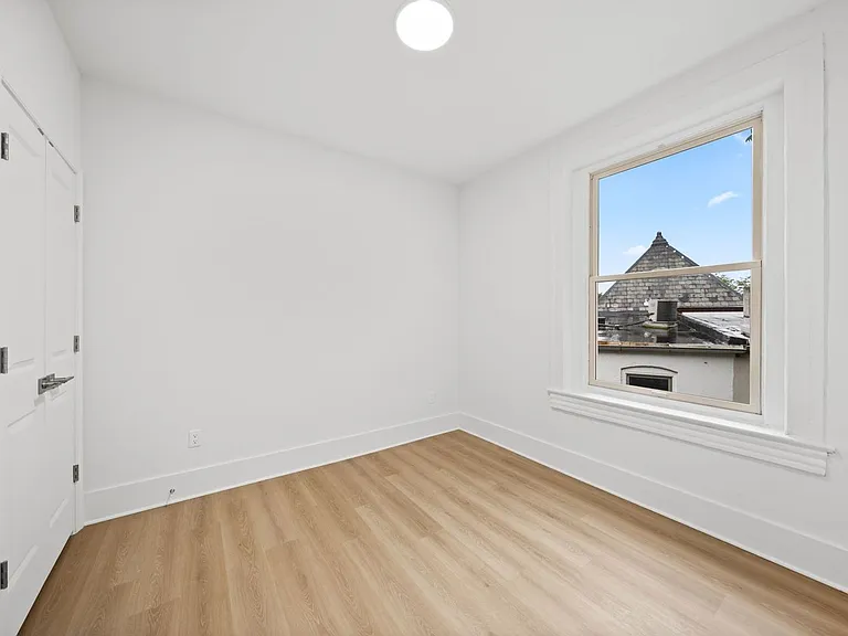 411 2nd St SE — Photo 31