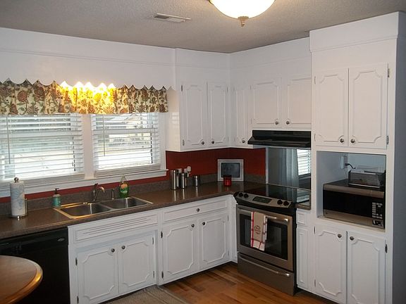 3rd image of 228 Belton Dr