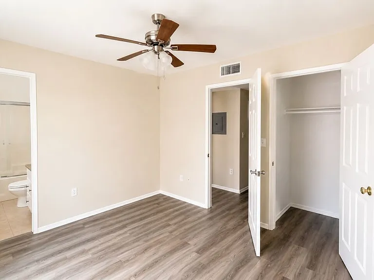 15200 Sherman Way #104 — Photo 4