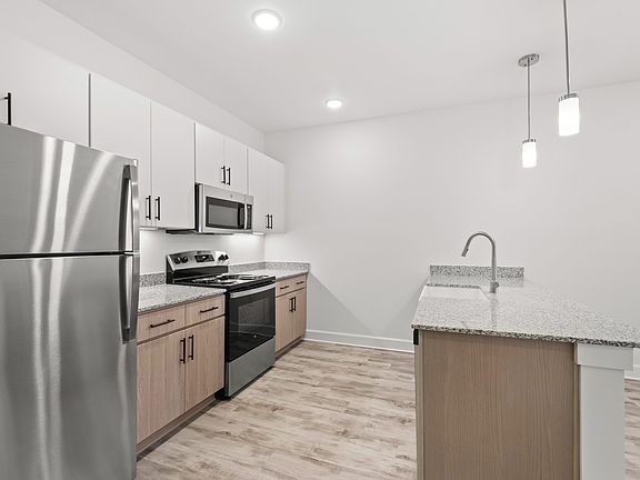 2nd image of 6388 Dellridge Pl #6472-325