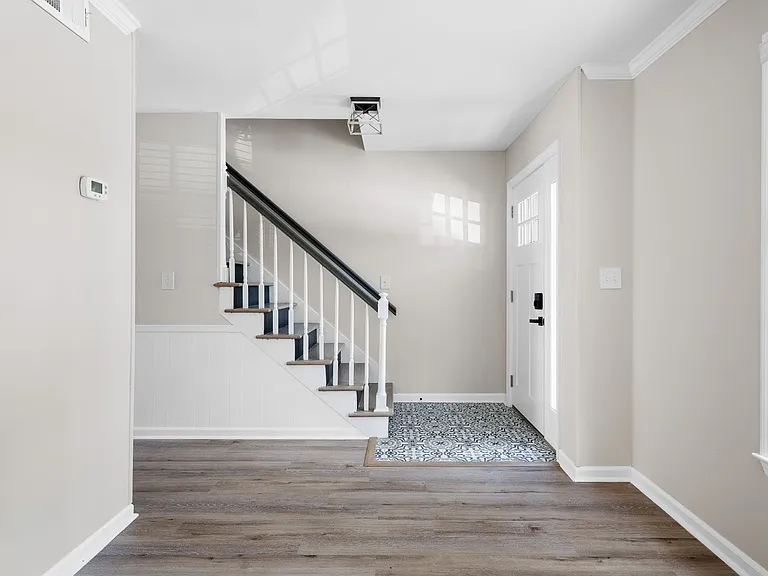 664 Swinton Ct — Photo 27