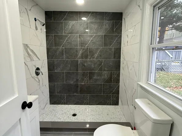 407 Elm Street image 8 of 20