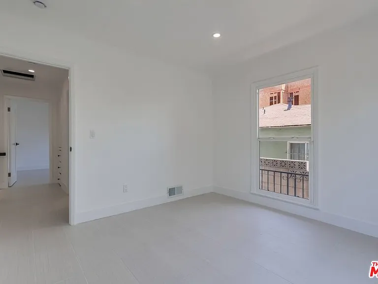 1318 S Longwood Ave — Photo 22