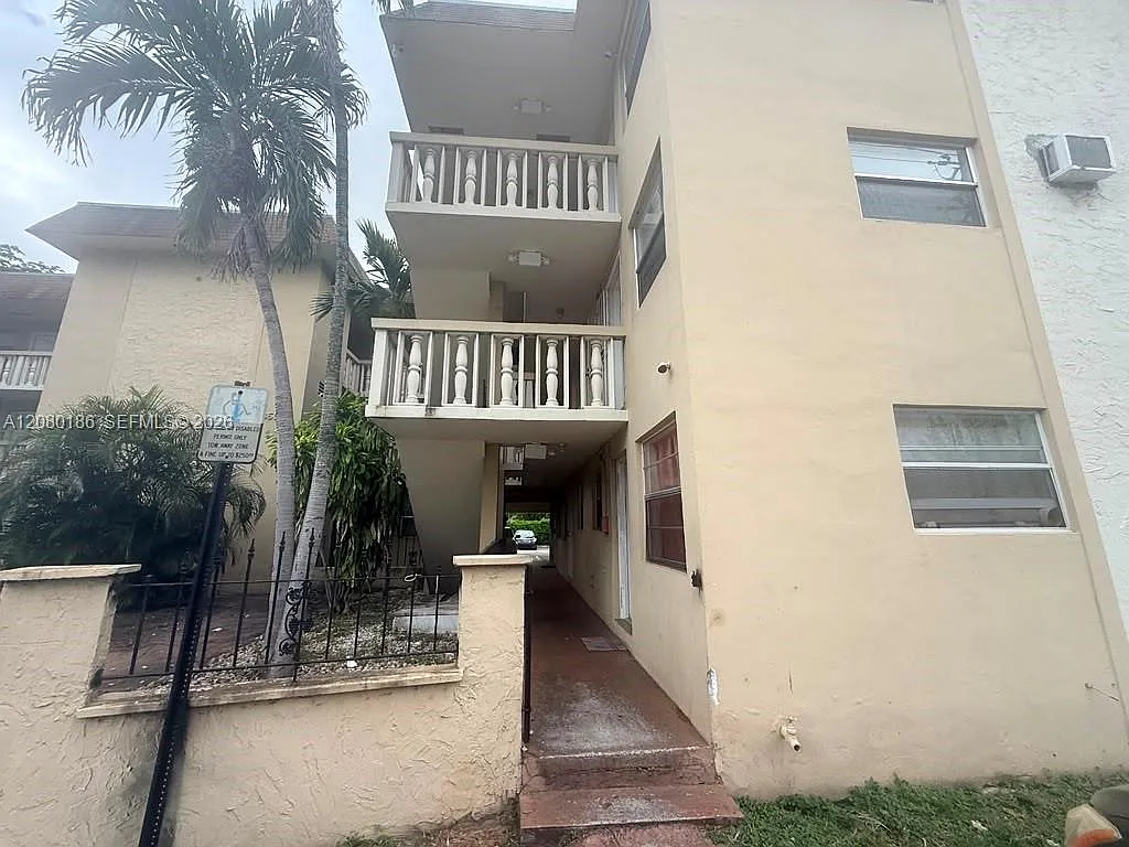 Westland Park Th Condo Ph — Photo 2
