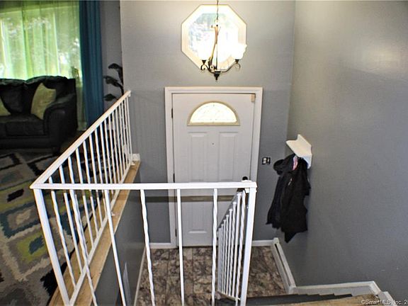 4th image of 16 Southwind Dr