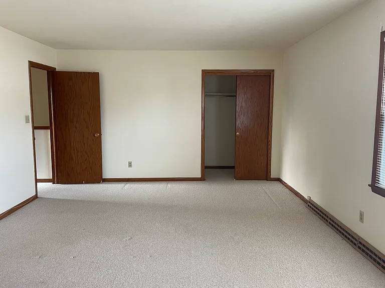 209 W Pierre Ln — Photo 15