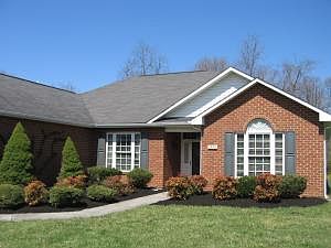 2nd image of 1536 Rosewalk Ln SE