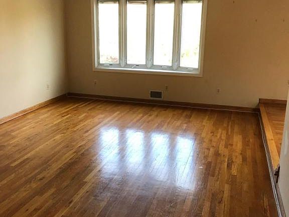 2nd image of 111 Dawson Cir