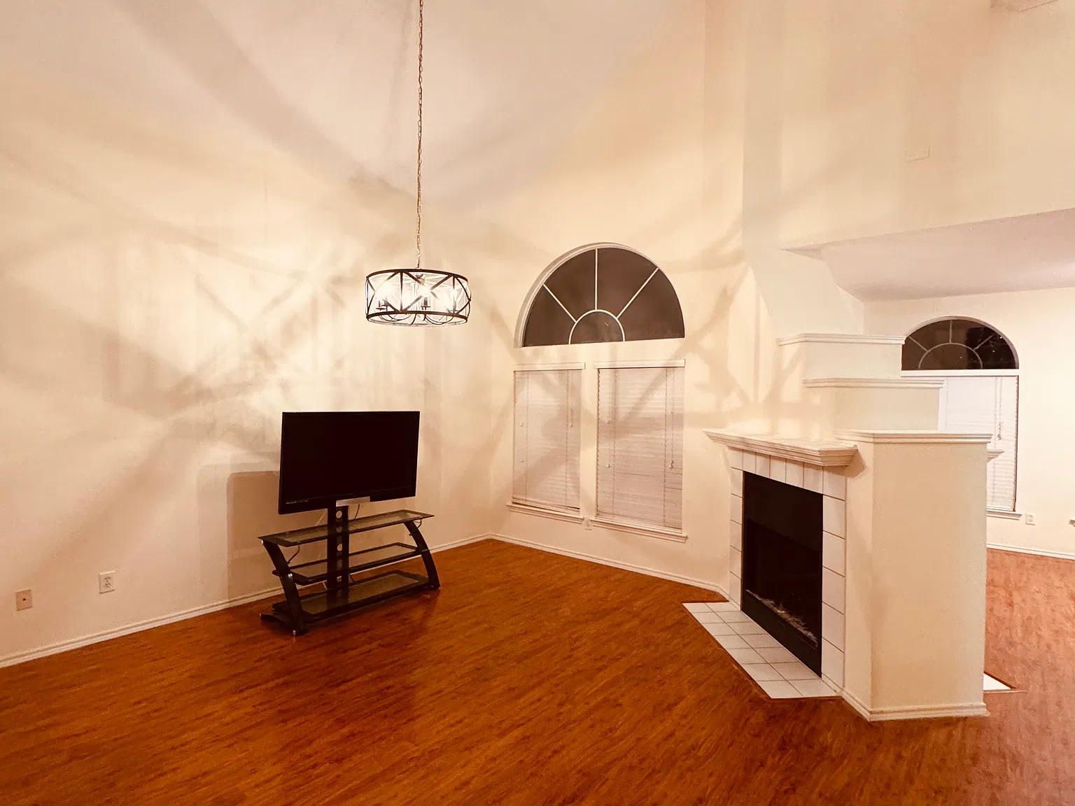 4 bed, 2081 sqft, $2,500 — Photo 2