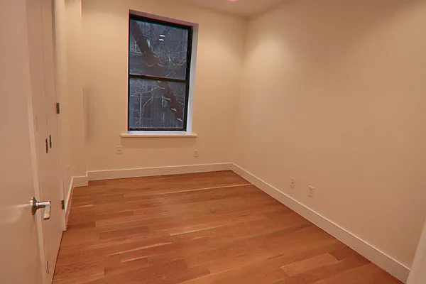 Rented by PMG Real Estate  | media 23