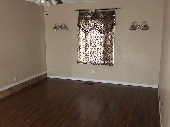 2nd living room (sunken)