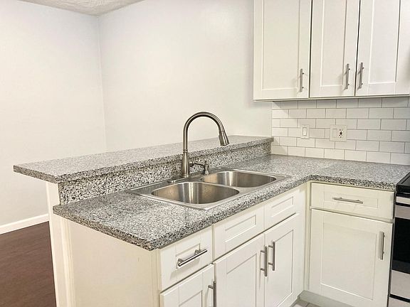 To view this apartment, please TEXT Jennifer at 323-333-7478, or message on Zillow.