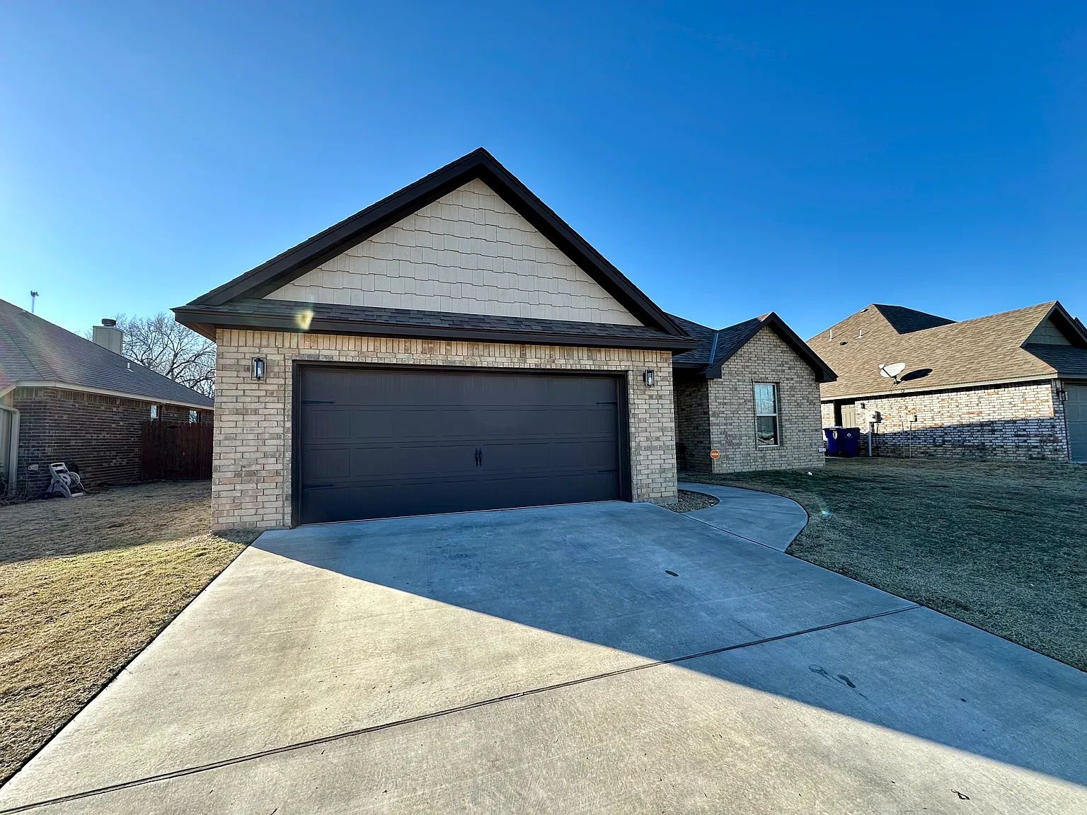 708 Meadow Ln — Photo 2