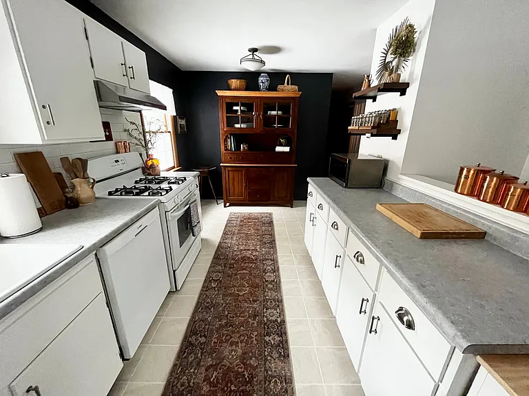 104 Joanne Dr — Photo 3